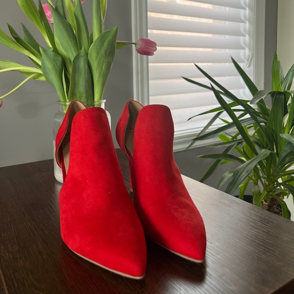 Perfect for the summer! Christian Siriano Fire red sexy 2.5” heels. Never worn. - Picture 4 of 4